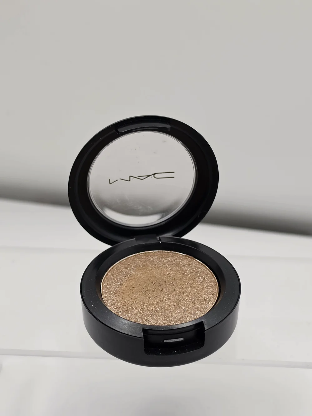 DISCONTINUED MAC PRESSED PIGMENT- 